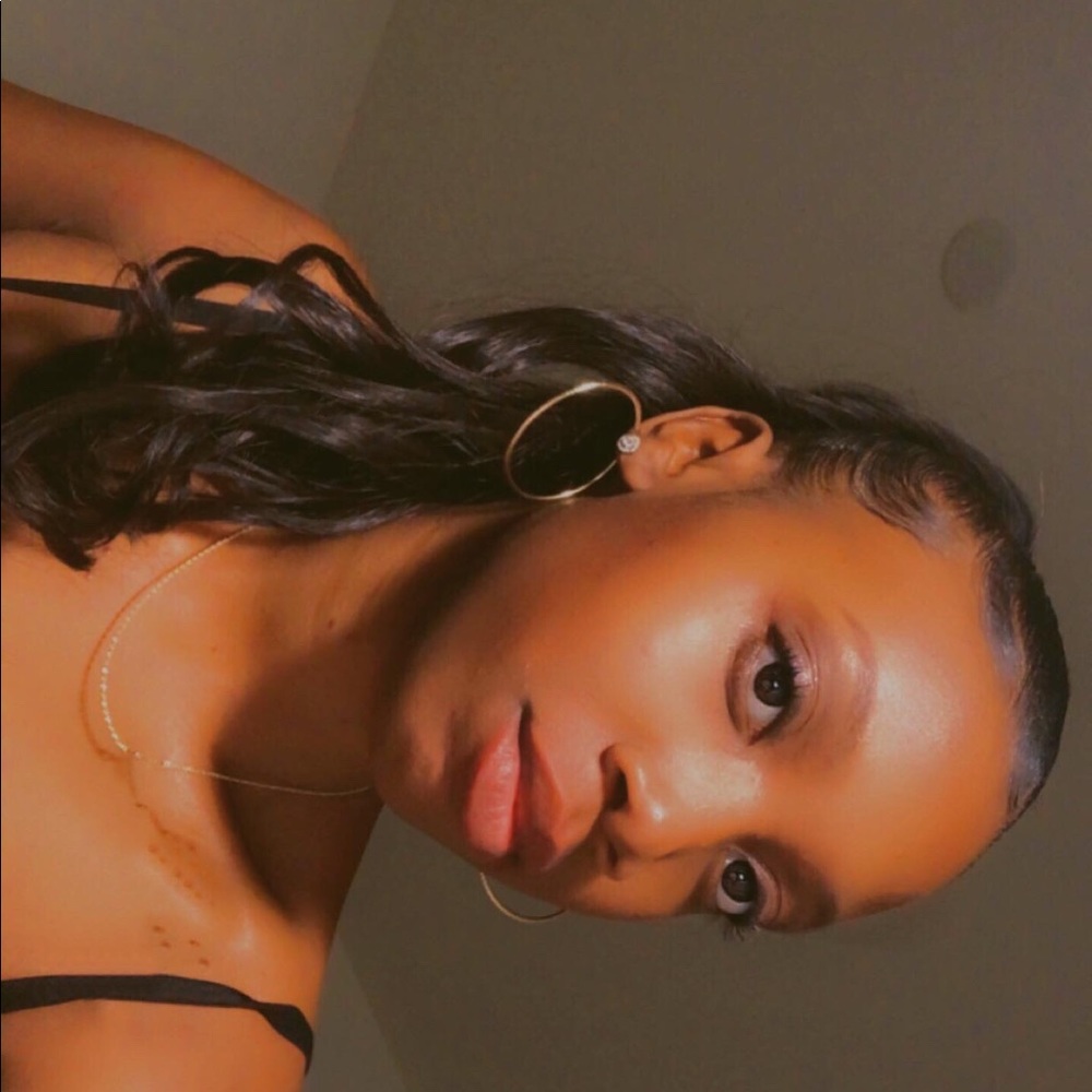 Meet your Posher, Lacee